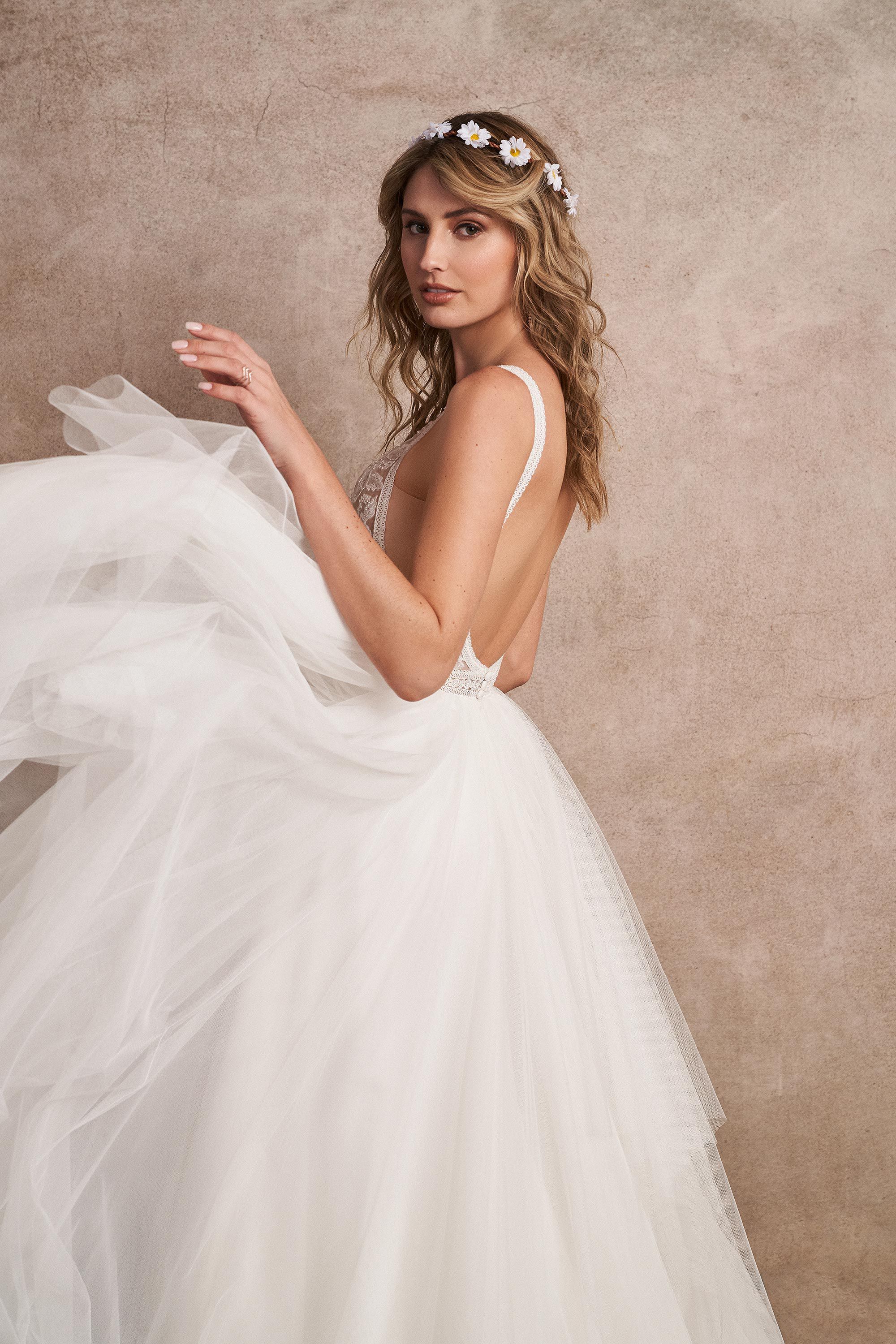 PLUNGING V NECKLINE BALL GOWN_H1881